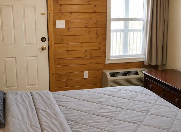 Queen guest room at Tumbleweed Inn & Suites in Alexander, ND